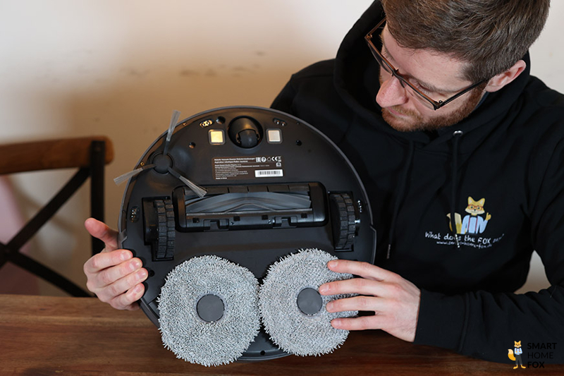 2 салфетки Dreame L10s Pro видны снизу.